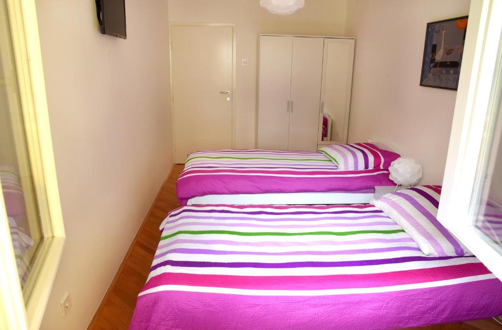 Łóżko lub łóżka w pokoju w obiekcie Apartmani Vedmar