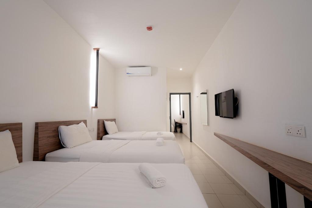 T Hotel Anggerik - Habitación Familiar Con 5 Camas Individuales
