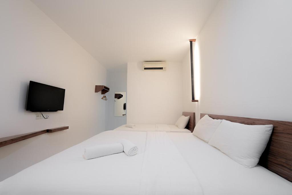 T Hotel Anggerik - Family Room With 2 King & 1 Single Bed