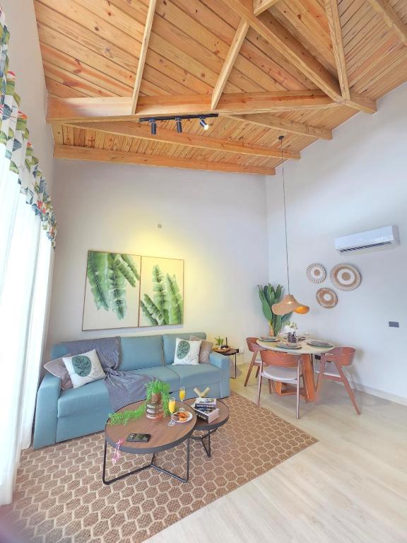 Ground Breeze Turnaround Contemporary Penthouse Variations Reference: Garden Breeze Penthouse Pool View L Mistral 401 La Laguna