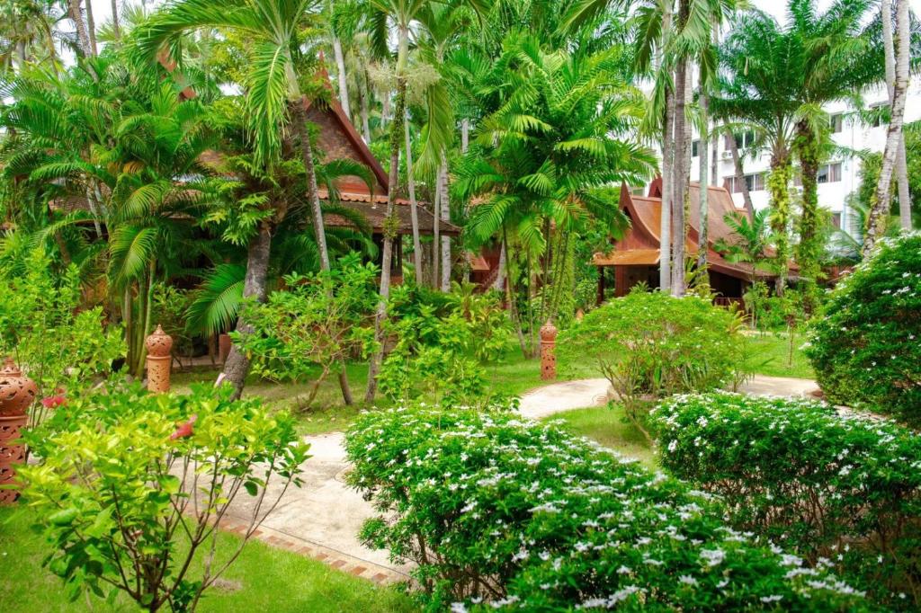 Royal Phawadee Village Patong - 2 Minutes walk to the beach - Resim 10