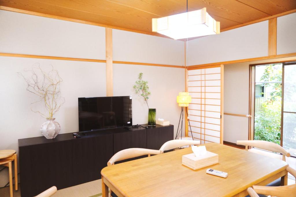 Μια τηλεόραση ή/και κέντρο ψυχαγωγίας στο Cozy Fukui