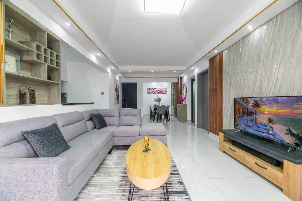 TV a/nebo společenská místnost v ubytování Kilimani Alina Harbour Dotty Luxury