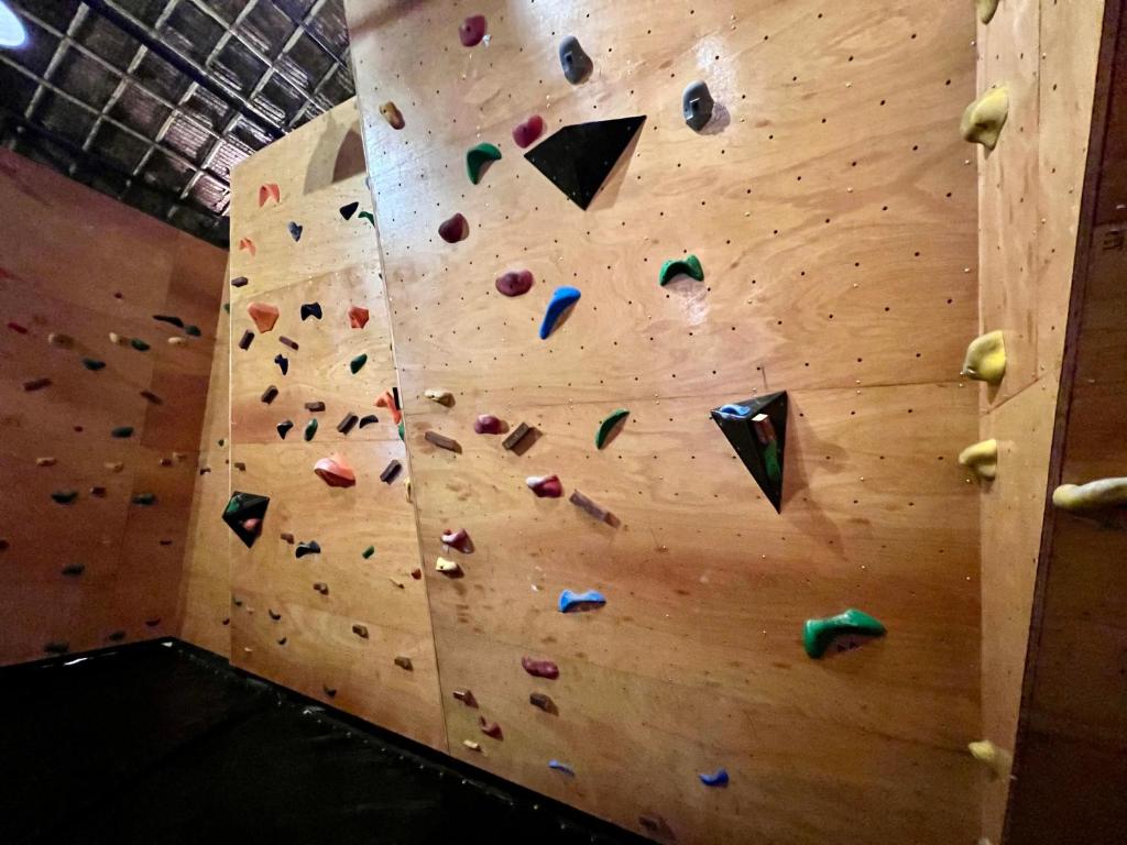 Fotografie z fotogalerie ubytování Blue monkey - Bouldering Guesthouse v destinaci Phumĭ Réach Born