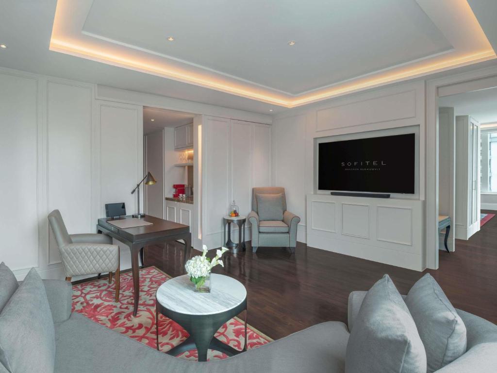 
Junior Suite with King Bed - Club Millésime Access
