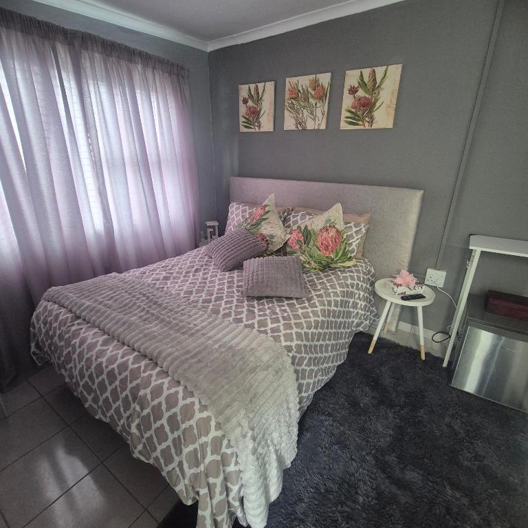 Ένα ή περισσότερα κρεβάτια σε δωμάτιο στο White Lilly