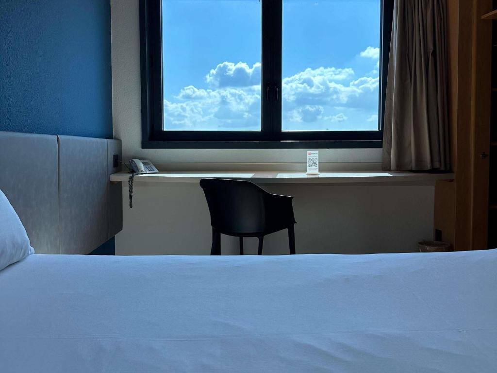 Postel nebo postele na pokoji v ubytování Ibis Roma Fiera