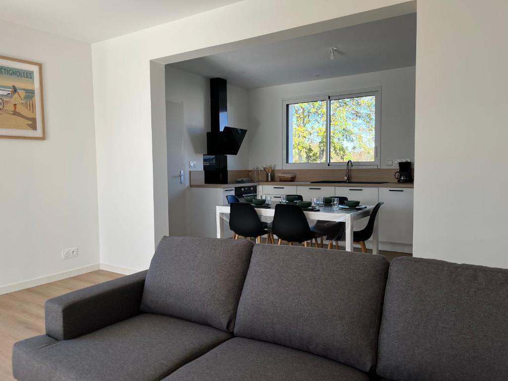 Χώρος καθιστικού στο Les Embruns - maison 2 chambres avec jardin