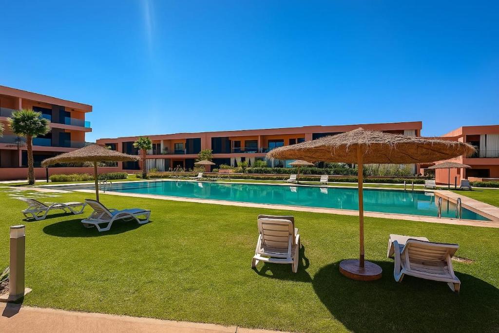 Ground floor 2 elegant bedrooms with direct pool access, מרקש (מחירים ...