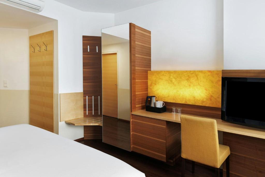 Four Points Flex by Sheraton Vienna Hauptbahnhof - King Double Guest Room With Courtyard View
