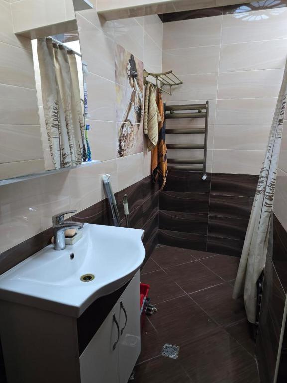 a bathroom with a sink and a shower at Paradise Otel 