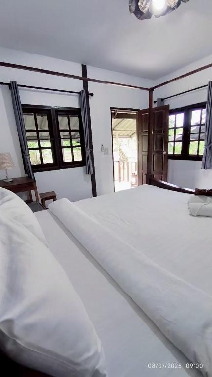 The forest hill cafe&homestays Chiangmai - King Room With Balcony