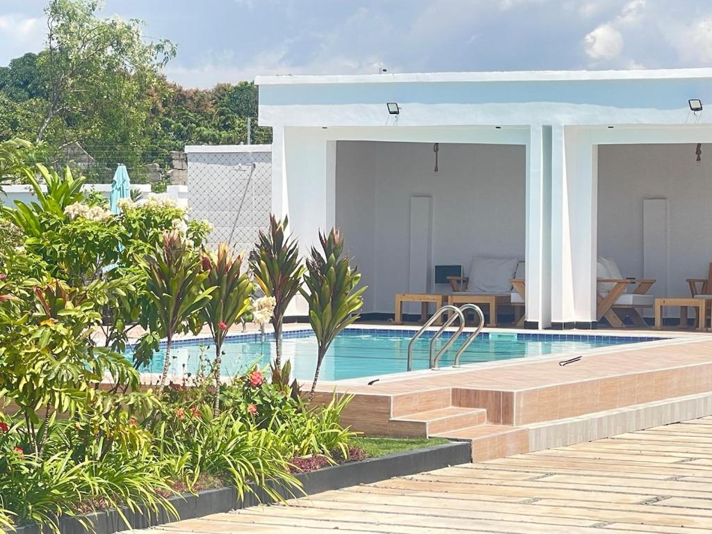 Бассейн в Malja Home Villa или поблизости