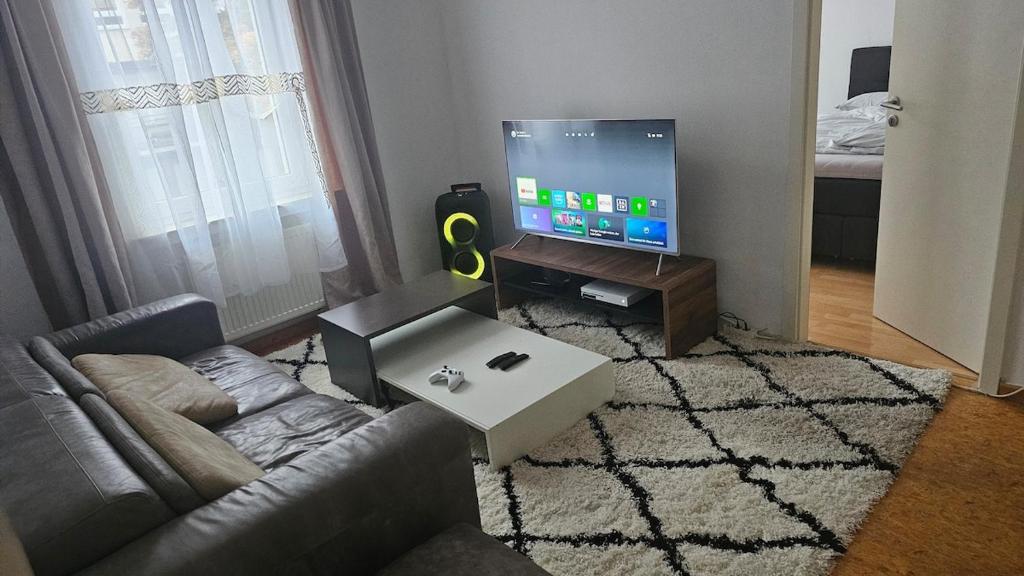 TV a/nebo společenská místnost v ubytování 20 min to Düsseldorf and 30 to Köln