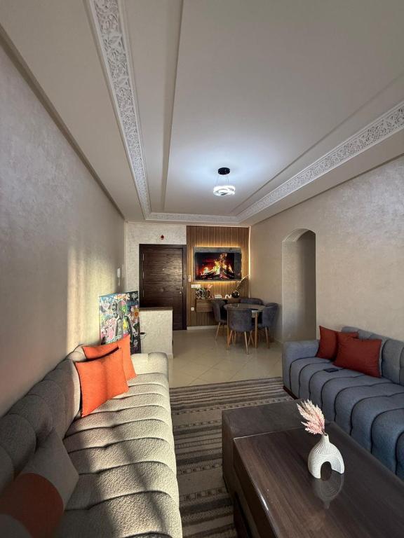 Χώρος καθιστικού στο Luxury Aprt, 2 Bedrooms 3 min From Beach & Medina