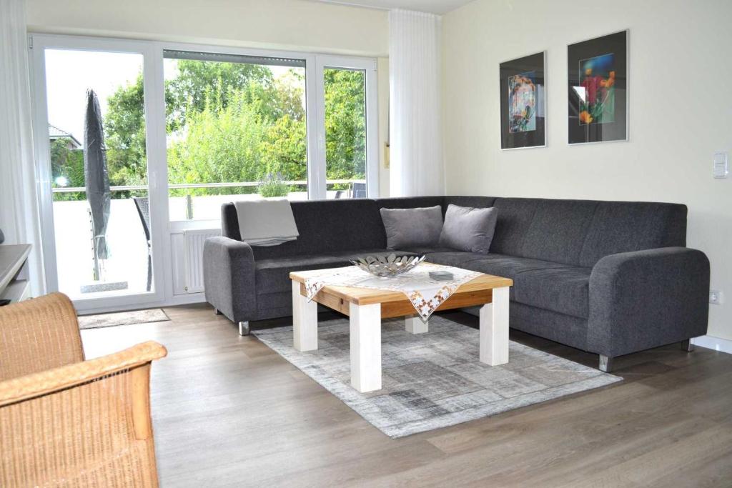 a living room with a couch and a coffee table at Ferienwohnung Lavendel in Brüggen