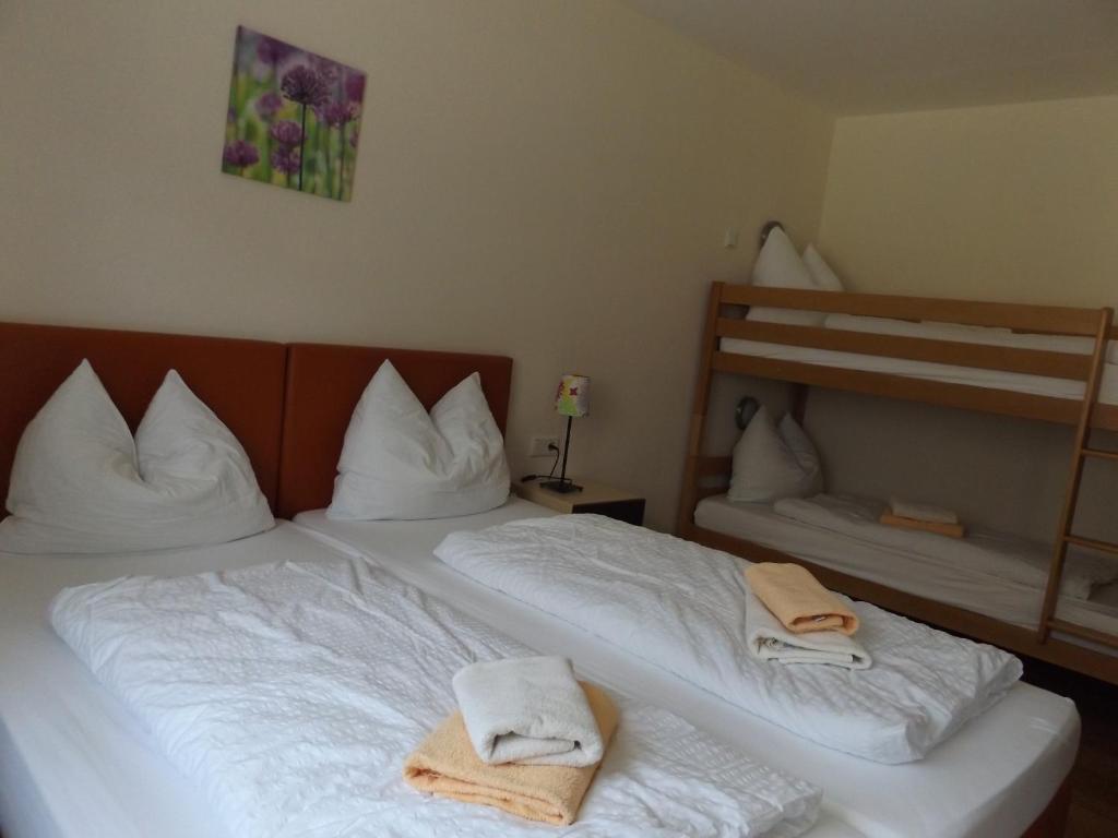 A bed or beds in a room at Eckenhof