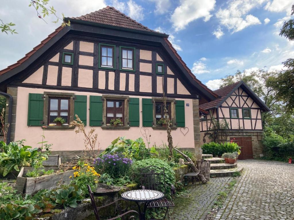 a house with a garden in front of it at Ferienwohnung Koppelblick in Pfarrweisach