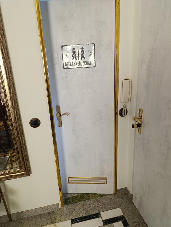 Weltoffenes privates Gästezimmer bei LGBTQ freundlichen Gastgeber der mit in der Wohnung lebt - 18