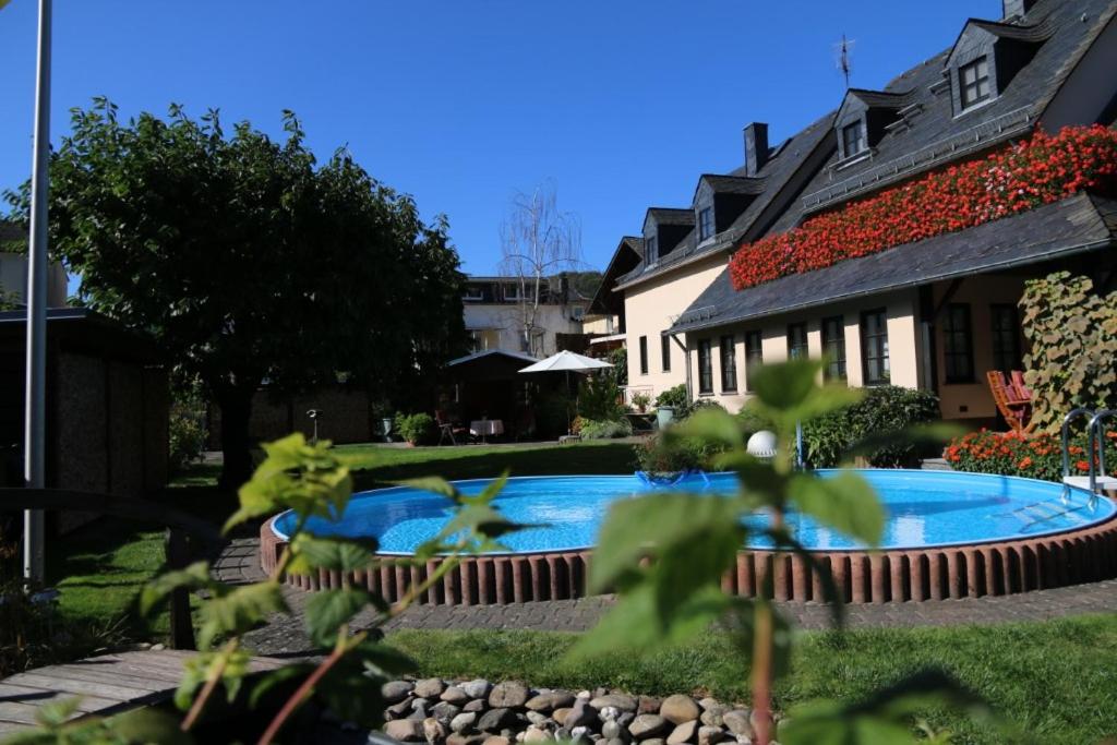 Swimmingpoolen hos eller tæt på Ferienwohnung Wallgaesschen