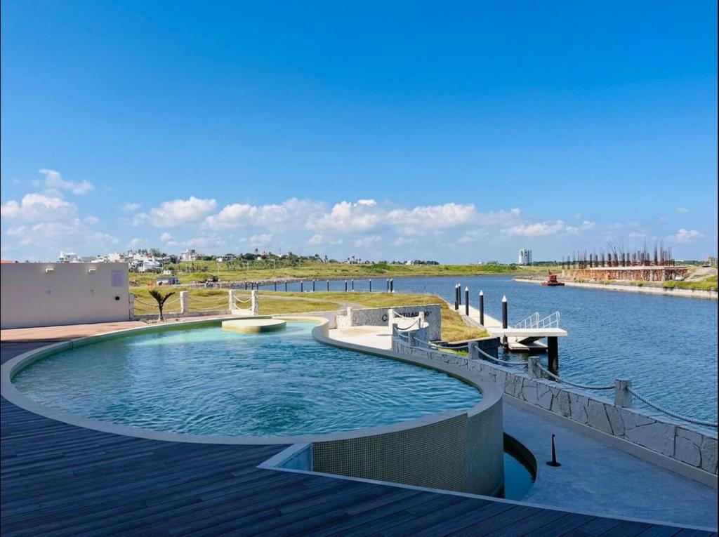 Πισίνα στο ή κοντά στο Increíble departamento con vista al mar