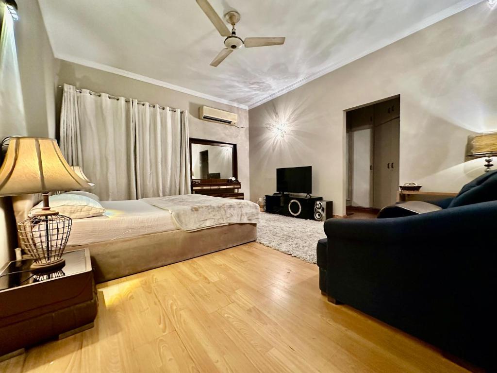 Ένα ή περισσότερα κρεβάτια σε δωμάτιο στο A Friendly Family Home