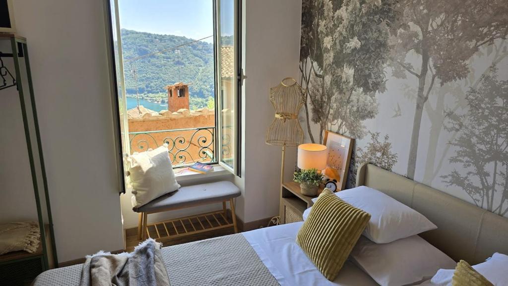 Nespecifikovaný výhled na hory nebo výhled na hory při pohledu z apartmánu