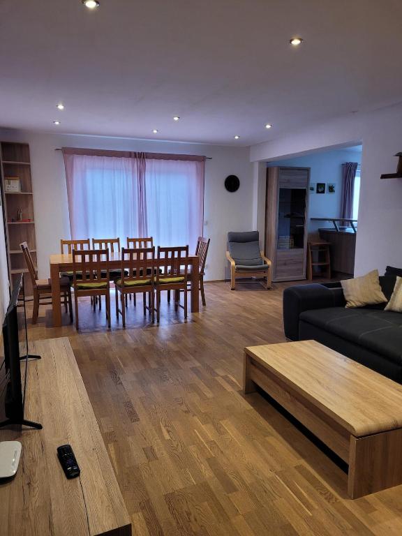 a living room with a table and a couch at Ferienwohnung Harpfing in Schnaitsee