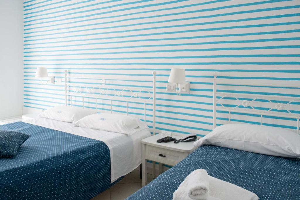 Hotel Calanca - Dreibettzimmer Mit Balkon