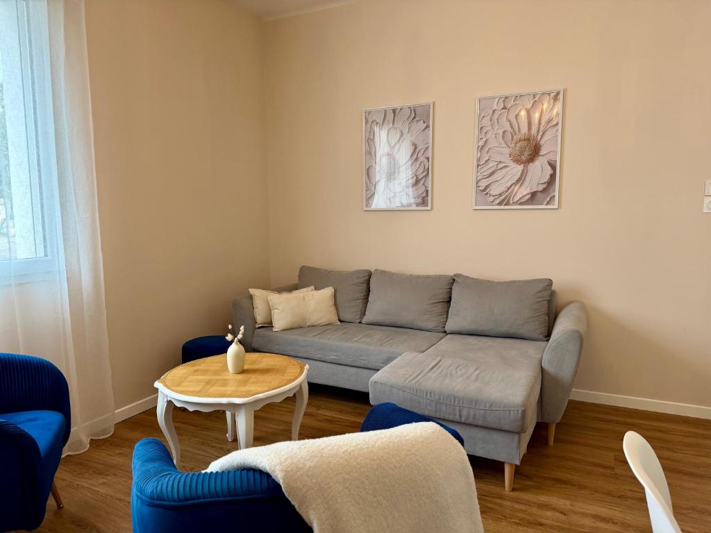 a living room with a couch and a table at L'Abalone 3 Étoiles in Aizenay