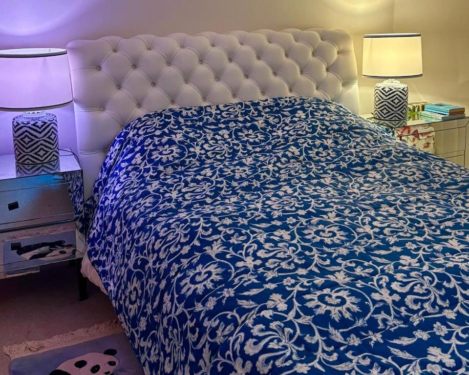 Ein Bett oder Betten in einem Zimmer der Unterkunft Country Cottage and Converted Barn Suite