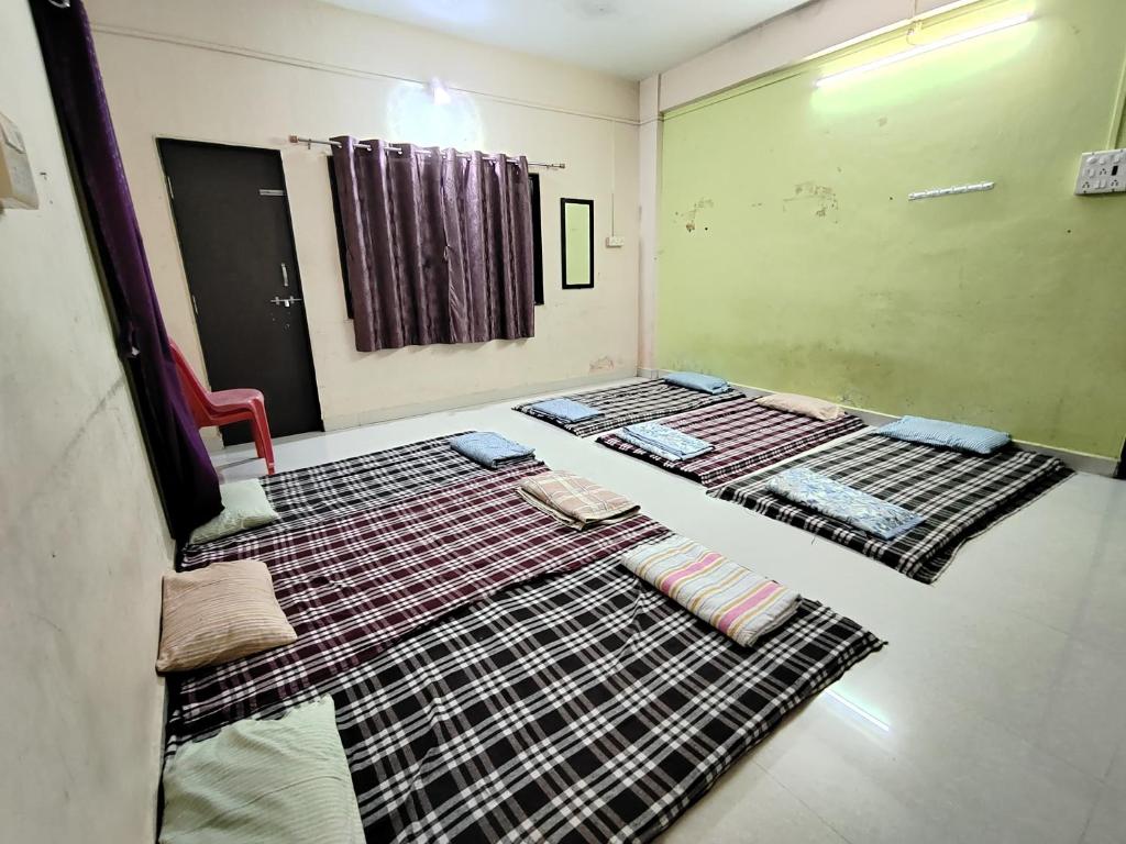Postel nebo postele na pokoji v ubytování Durga Bhakt Niwas
