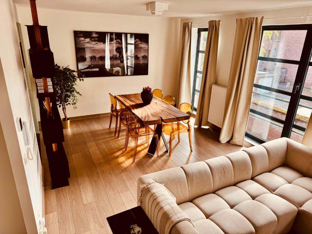 a living room with a couch and a table at Secondo Piano Hasselt in Hasselt
