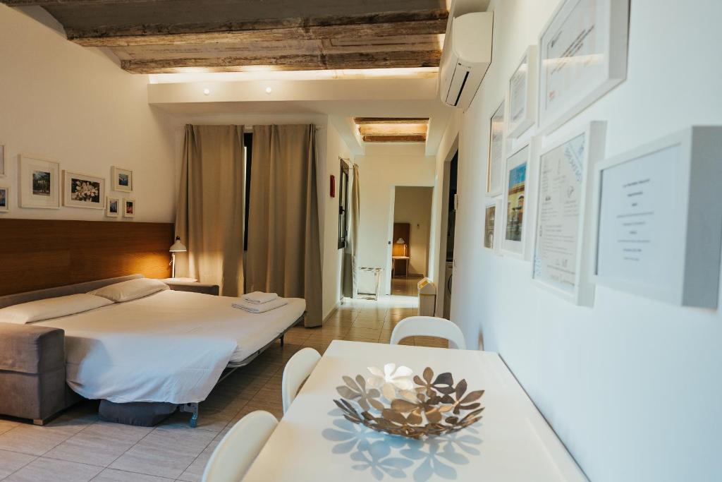 Ramblas Apartments - 11