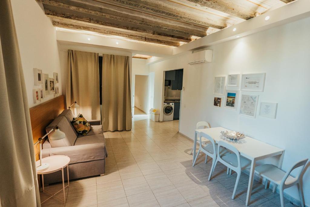 Ramblas Apartments - 7