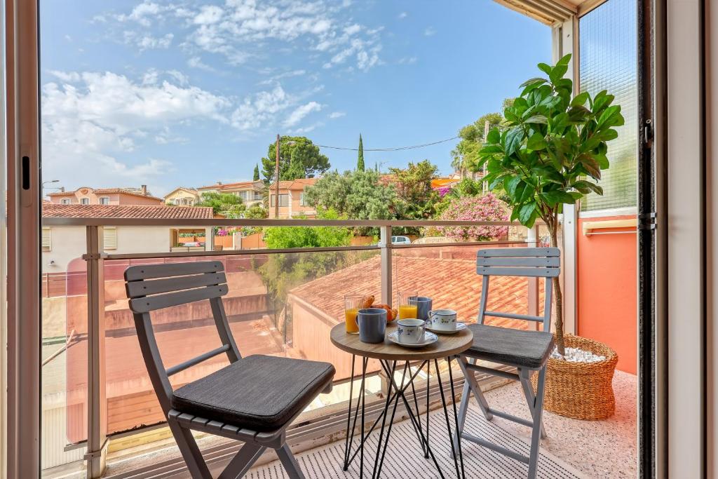 Balkón nebo terasa v ubytování Cocon lumineux à Bandol à deux pas de la plage et de la gare