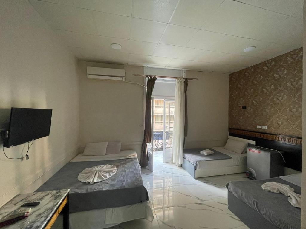 Μια τηλεόραση ή/και κέντρο ψυχαγωγίας στο Cairo Season Hotel