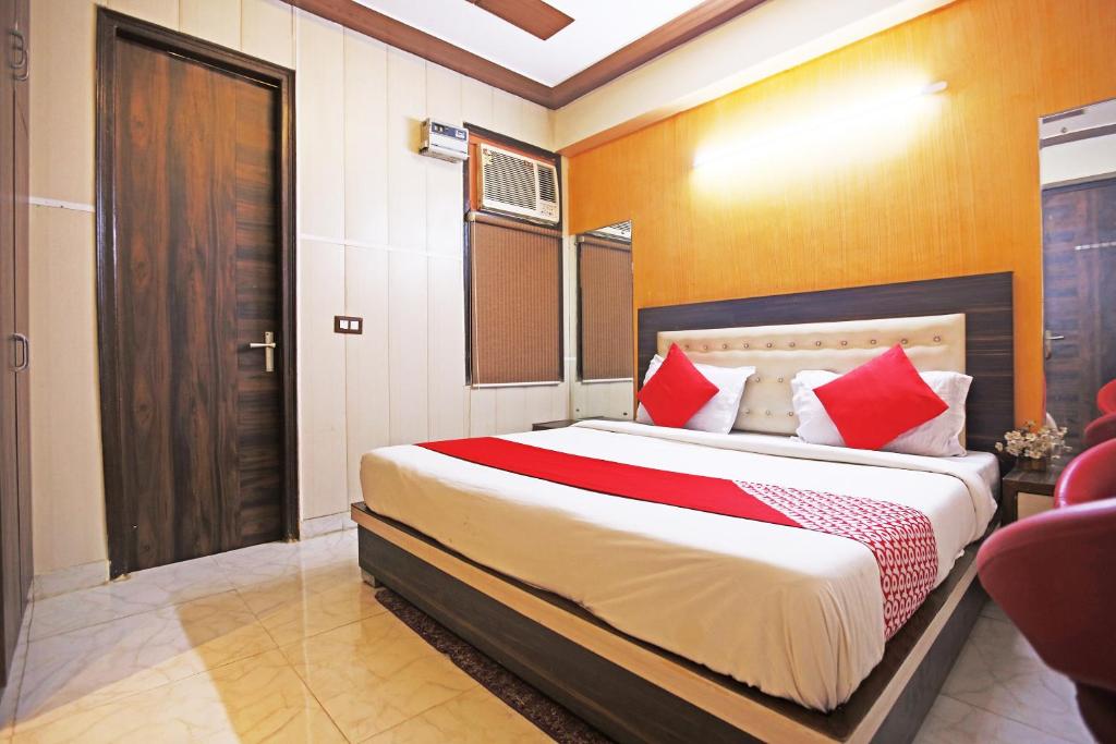 Postel nebo postele na pokoji v ubytování HoTEL GOLDEN INN