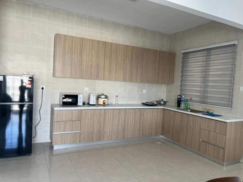 Kuchyň nebo kuchyňský kout v ubytování UmiAbah Residensi Adelia4