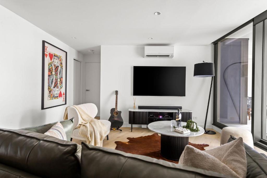 A Luxurious 2BR Apt Right Next to Ritz Carlton