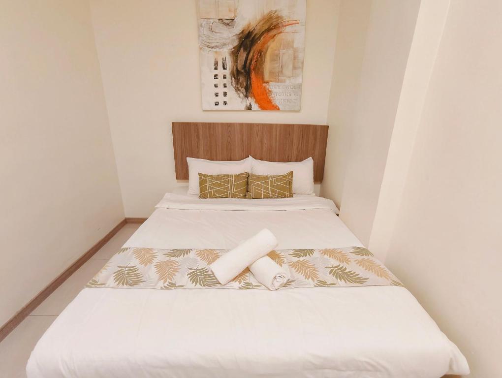 a bedroom with a large bed with white sheets at SCC Hotel Chinatown in Kuala Lumpur