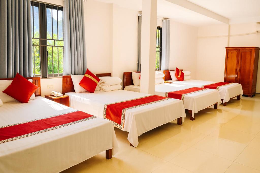 Ένα ή περισσότερα κρεβάτια σε δωμάτιο στο Thành Luân Hotel