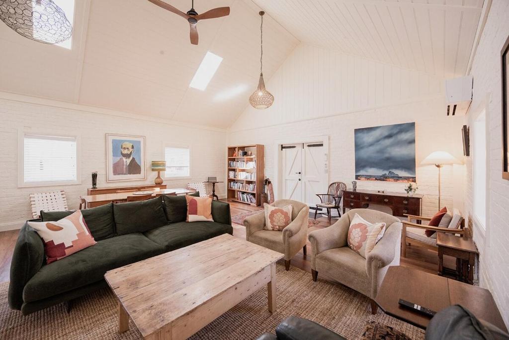 Μια τηλεόραση ή/και κέντρο ψυχαγωγίας στο The Old Woolstore