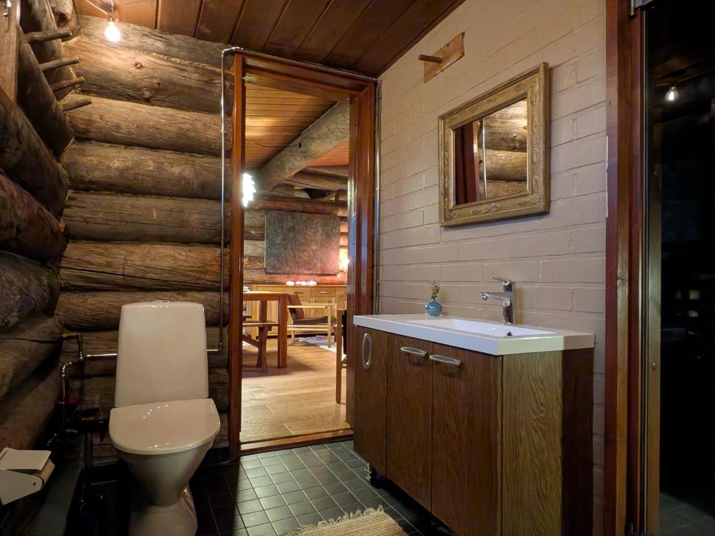 Suvantokoto Riverside Log Cabin photo