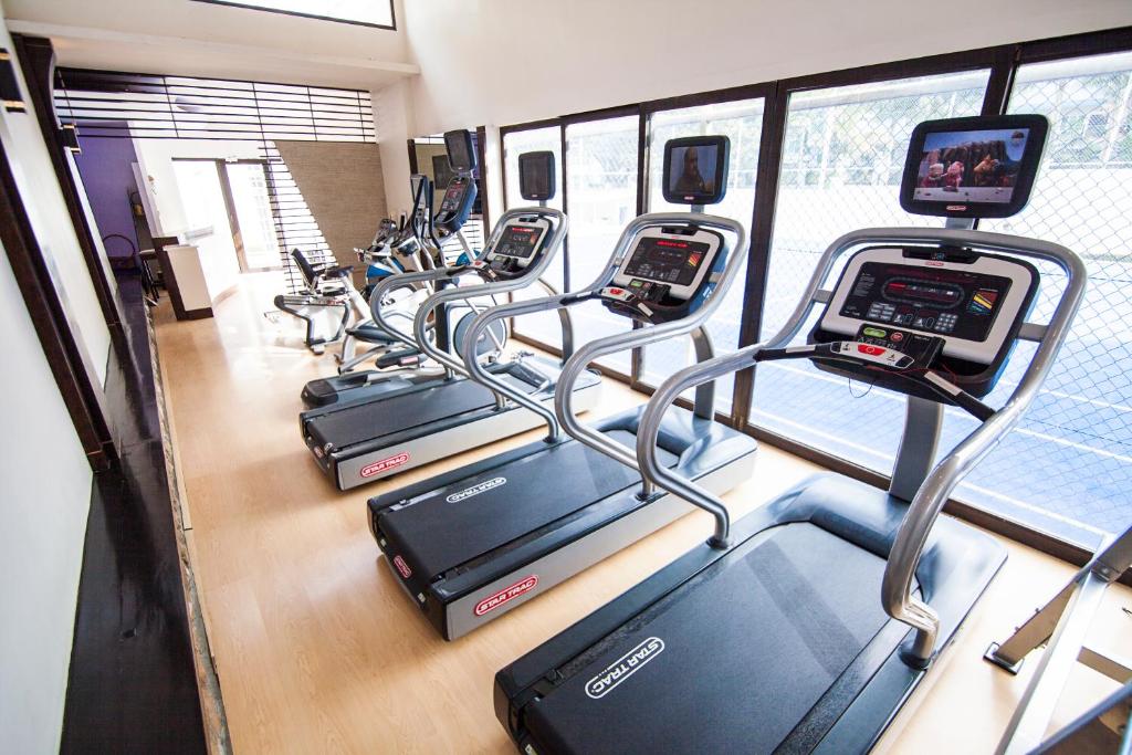 Fitness centrum a/nebo fitness zařízení v ubytování Lamana Hotel