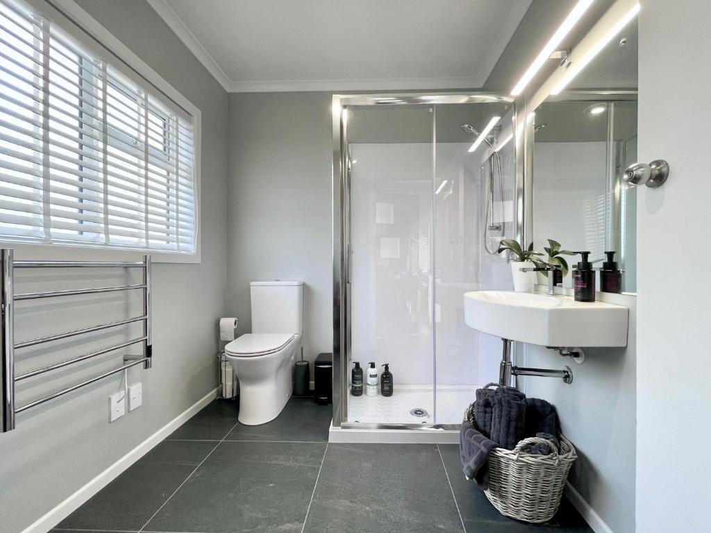 M&K Home with central air condition, 4 bedrooms, by Chartwell Shopping Centre - Resim 34