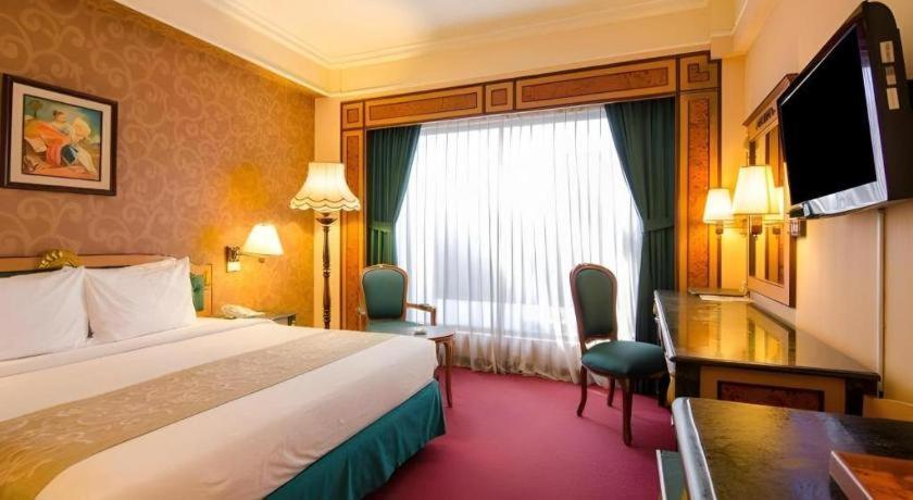 TV a/nebo společenská místnost v ubytování Gajahmada Graha Hotel