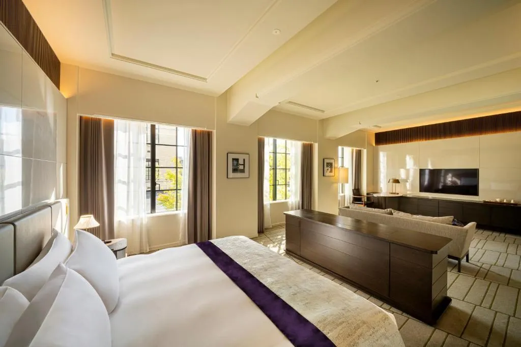 Executive King Room with Free Lounge Access