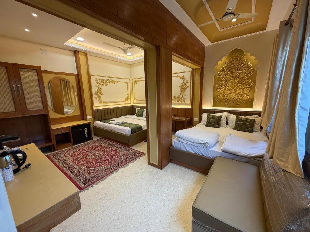 Katil atau katil-katil dalam bilik di Hotel Temple On Ganges