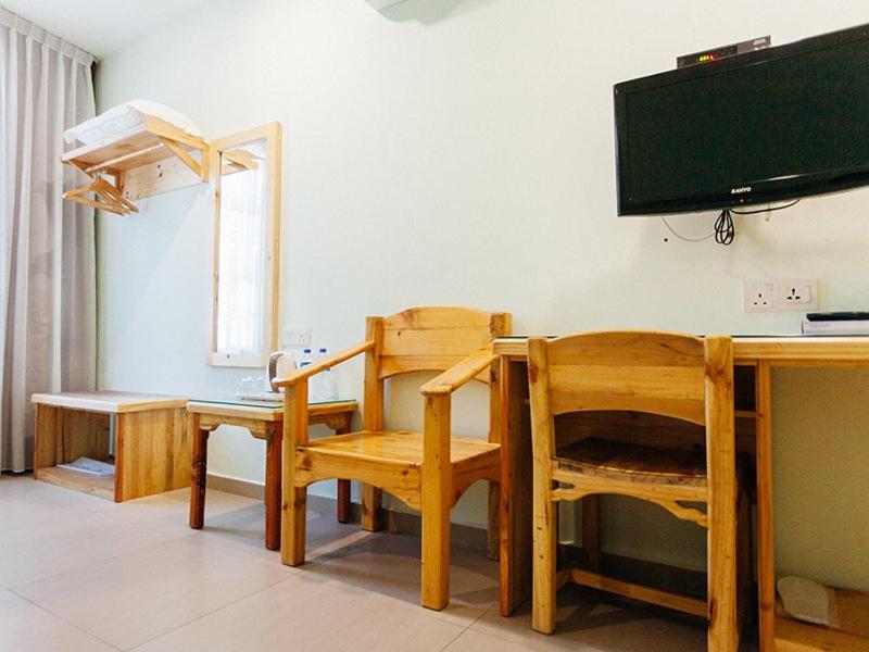 TV a/nebo společenská místnost v ubytování Semerah Garden Hotel